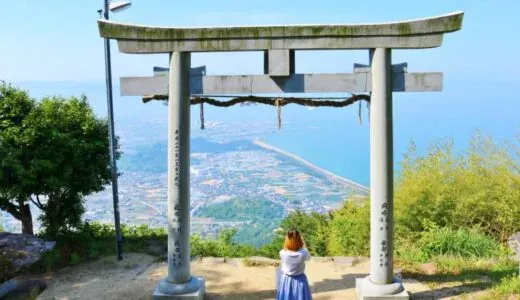 【观音寺市】空中鸟居 高屋神社 |海拔404m的稻住山顶上的“空中鸟居”的绝景景点
